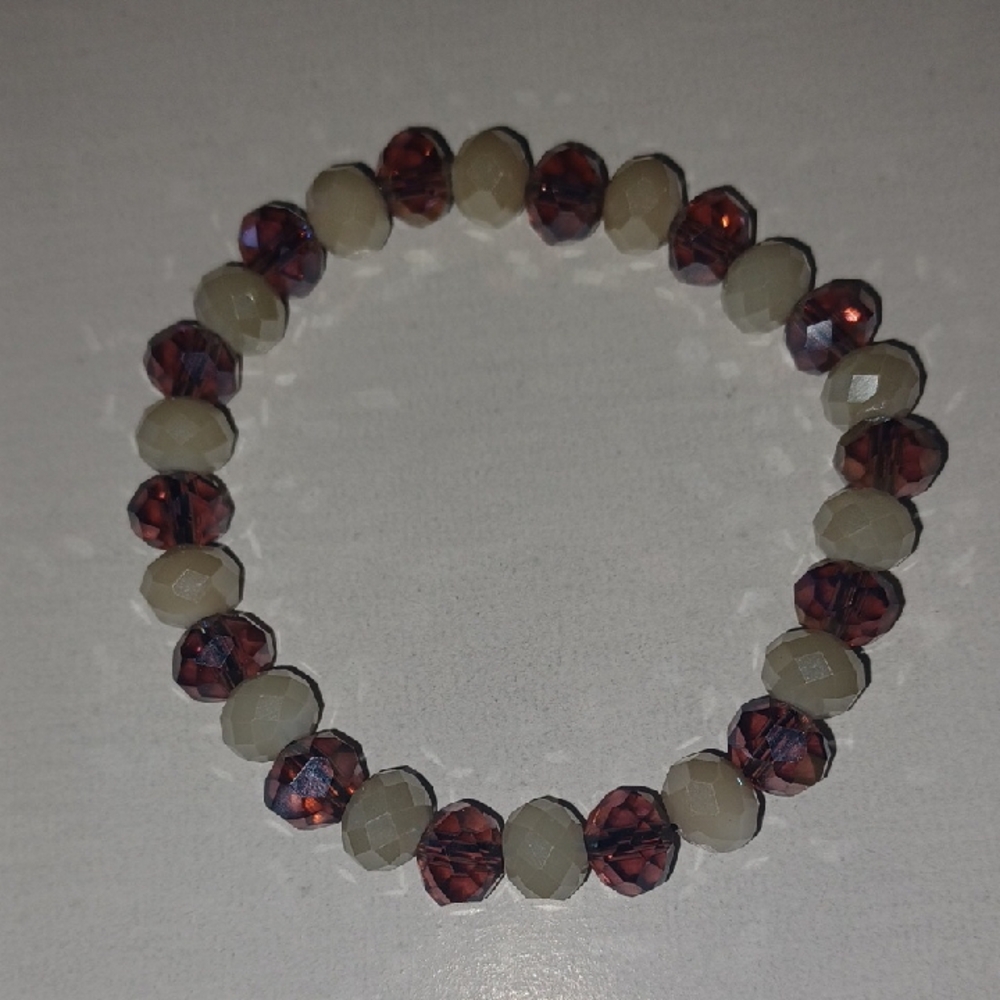 Elegant Red and Cream Beaded Bracelet